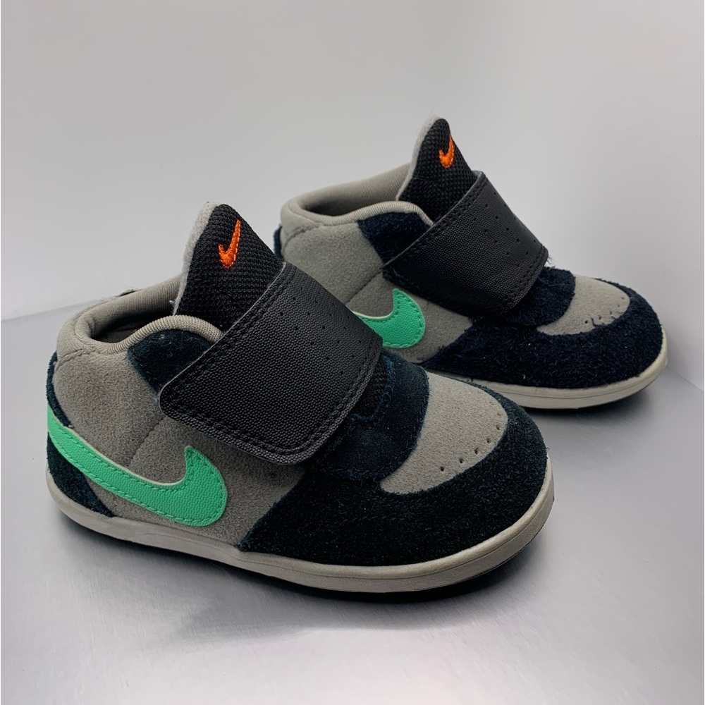 Nike toddler sneakers